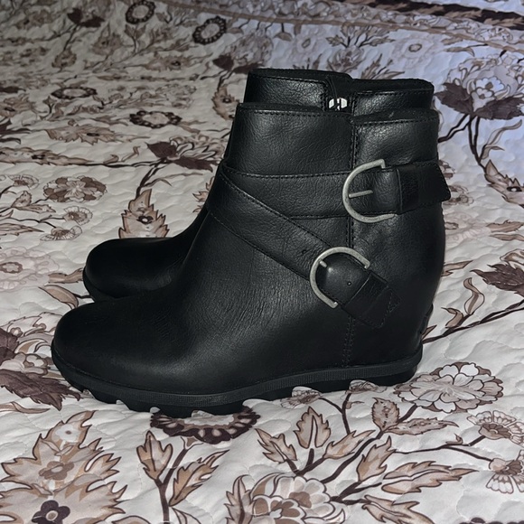 Sorel Black Heeled Ankle Boots (Waterproof) - Picture 5 of 7